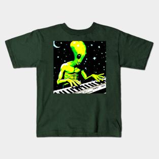 Alien playing keyboard in outer space Kids T-Shirt